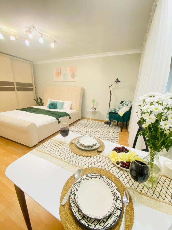 Like Home Apartments Timiryazev Street อัลมาตี ภายนอก รูปภาพ